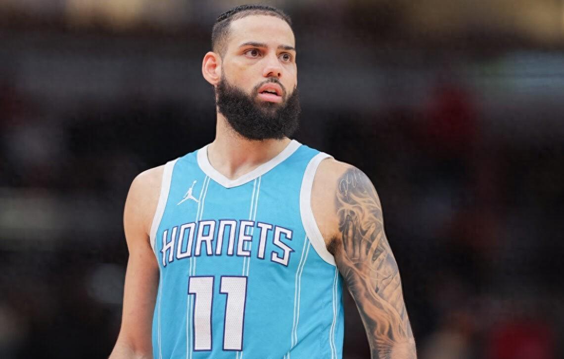 开云体育官网-窗口期欧联传出新动向，夏洛特黄蜂队长鼓劲，管理层表态：信心回归，更衣室氛围转暖(荷兰吕特政府宣布集体辞职)